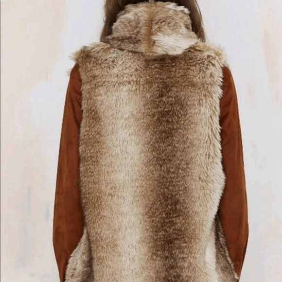 Honey Punch Faux Fur Lined Vest Women's Size L - Picture 2 of 10